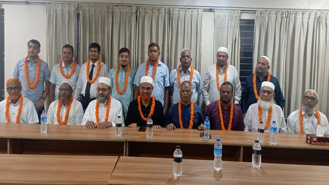 চাঁপাইনবাবগঞ্জ চক্ষু হাসপাতালের নবনির্বাচিত কমিটির শপথ গ্রহণ অনুষ্ঠিত