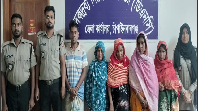 রহনপুরে যৌথ বাহিনীর অভিযানে ৮ জন মাদক বিক্রেতা আটক