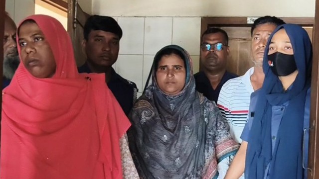 খাদ্য-বান্ধব কর্মসূচীর আদলে ভূয়া কার্ড বানিয়ে অর্থ আত্মসাতের অভিযোগে দুইজন আটক