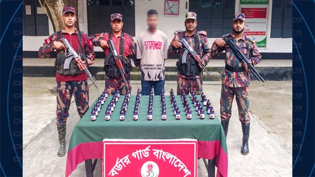 সীমান্তে ৫৩ বিজিবির অভিযানে এস্কাফ সিরাপসহ যুবক