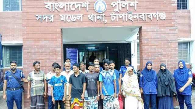 চাঁপাইনবাবগঞ্জে পুলিশের বিশেষ অভিযানে মাদক মামলায় ৭ জনসহ গ্রেপ্তার ২২