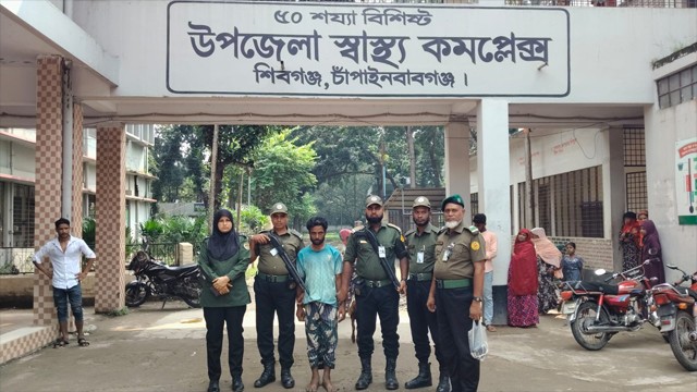 শিবগঞ্জে হাসপাতালে আনসারের তৎপরতায় ১০ মিনিটে চোরাই মোবাইল উদ্ধার, আটক ১