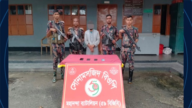 সীমান্তে ৫৯ বিজিবির অভিযানে ভারতীয় মোবাইলসহ যুবক আটক