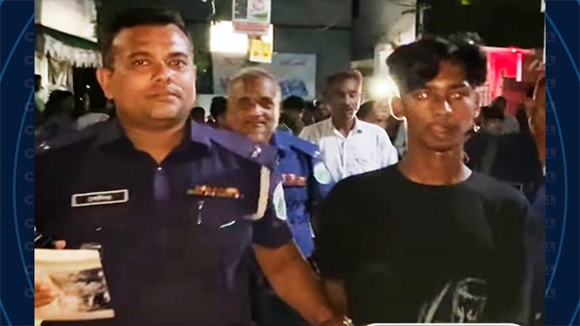 শিক্ষার্থীকে মারধর করে মোবাইল-টাকা ছিনতাইয়ের চেষ্টা, আটক ১