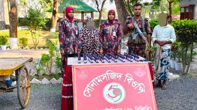 শিবগঞ্জ সীমান্তে ৫৯ বিজিবির অভিযানে ইস্কাফ সিরাপসহ দুইজন আটক