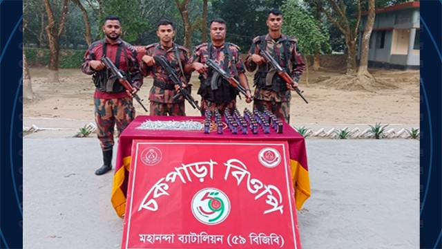 সীমান্তে ৫৯ বিজিবির অভিযানে ফেনসিডিল ও ইনজেকশন জব্দ
