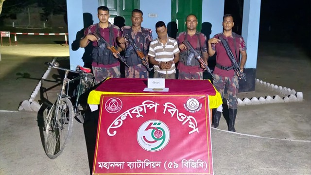 শিবগঞ্জ সীমান্তে ৫৯ বিজিবির অভিযানে গাঁজাসহ একজন আটক