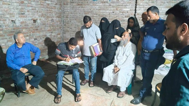 গোদাগাড়ীতে ৫০০ বস্তা সার মজুত, ডিলারের এক মাসের কারাদণ্ড