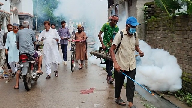 চাঁপাইনবাবগঞ্জে ডেঙ্গু প্রতিরোধে ৬ নম্বর ওয়ার্ডে পৌরসভার বিশেষ অভিযান