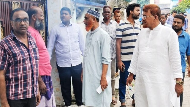 চাঁপাইনবাবগঞ্জ পৌরসভার ৭ নং ওয়ার্ডে ডেঙ্গু প্রতিরোধে বিশেষ অভিযান