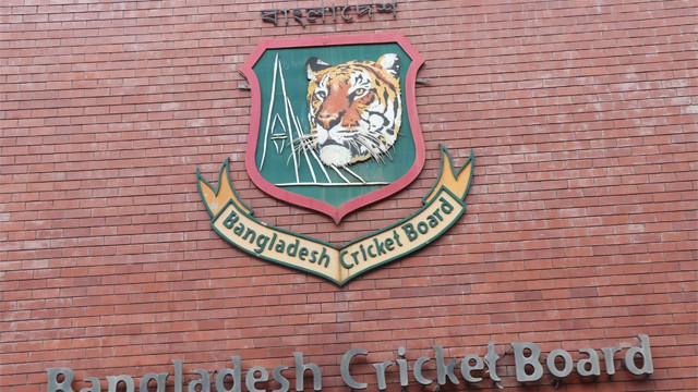 বৃষ্টিতে ভেসে গেল তৃতীয় টি-টোয়েন্টি