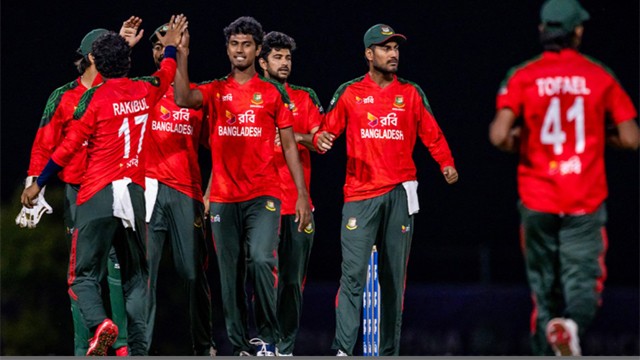 বাঁচা-মরার ম্যাচে জয় পেয়ে সেমিতে খেলার আশা বাঁচিয়ে রাখল বাংলাদেশ