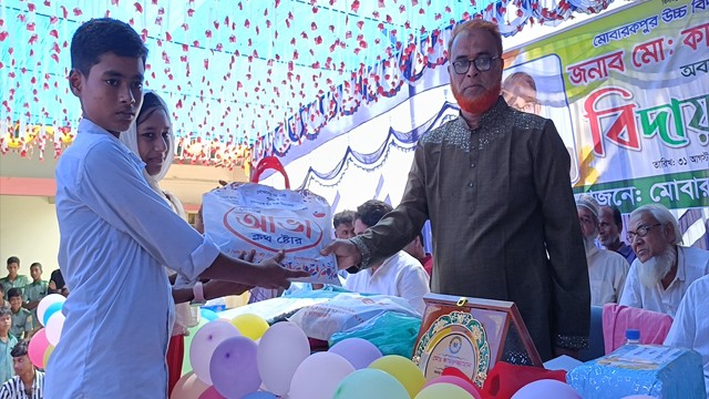 মোবারকপুর উচ্চ বিদ্যালয়ের প্রধান শিক্ষক কামরুজ্জামানের অবসরজনিত বিদায় সংবর্ধনা