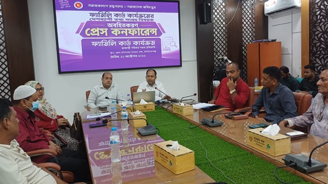চাঁপাইনবাবগঞ্জে ফ্যামিলি কার্ড কার্যক্রম নিয়ে অবহিতকরণ সভা অনুষ্ঠিত