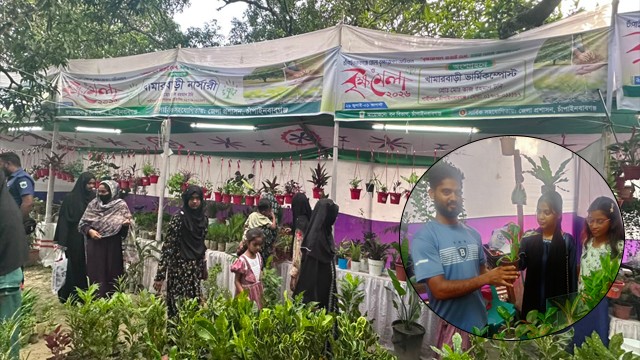 চাঁপাইনবাবগঞ্জে বৃক্ষমেলায় দর্শনার্থীদের ভিড়, কেনাবেচাও মন্দ নয়