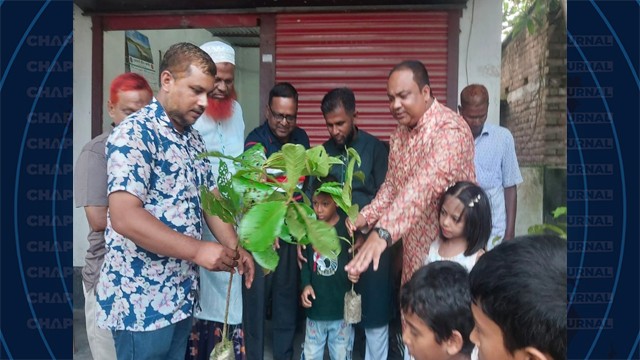 চাঁপাইনবাবগঞ্জে সম্প্রীতির উদ্যোগে বৃক্ষরোপণ ও চারা বিতরণ