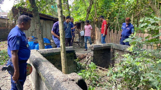 চাঁপাইনবাবগঞ্জে আবারোও কবরস্থানে পুঁতে রাখা ককটেল বিস্ফোরণ