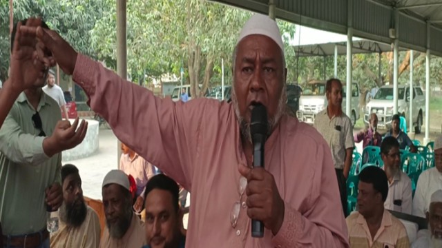 জেলা প্রশাসনের মতবিনিময় সভায় বক্তব্য দিতে গিয়ে তোপের মুখে বিএনপি নেতা