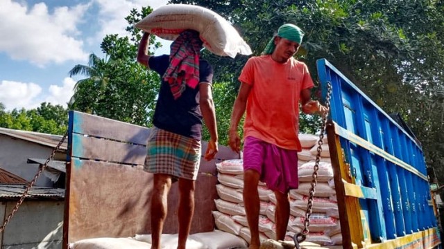 ধানের মৌসুমে অস্থির চাঁপাইনবাবগঞ্জের চালের বাজার