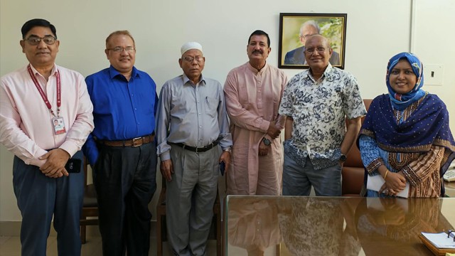 অসহায় শিশু ফারদিনের চিকিৎসার দায়িত্ব নিয়ে ঢাকার হার্ট ফাউন্ডেশনে উপস্থিত ভূমিমন্ত্রী