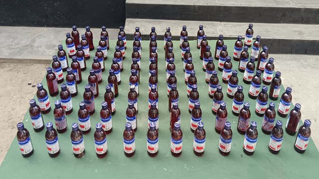 ফেন্সিডিলের পরিবর্তে চাঁপাইনবাবগঞ্জ সীমান্ত দিয়ে আসছে ‘চকো প্লাস ও এস্কাপ সিরাপ’