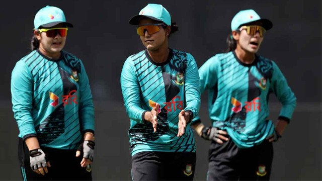 পাকিস্তানের বিপক্ষে বোলিংয়ে বাংলাদেশ