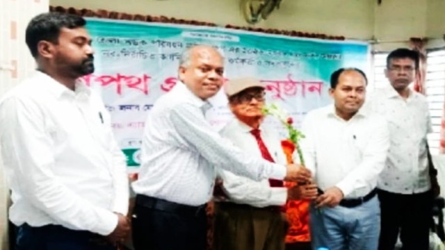 চাঁপাইনবাবগঞ্জ জেলা সড়ক পরিবহন মালিক গ্রুপের নবনির্বাচিত কমিটির দায়িত্ব গ্রহণ
