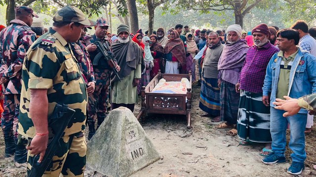 সীমান্তের শূন্যরেখায় বোনকে শেষবারের মতো দেখলেন ভাই ও স্বজনরা