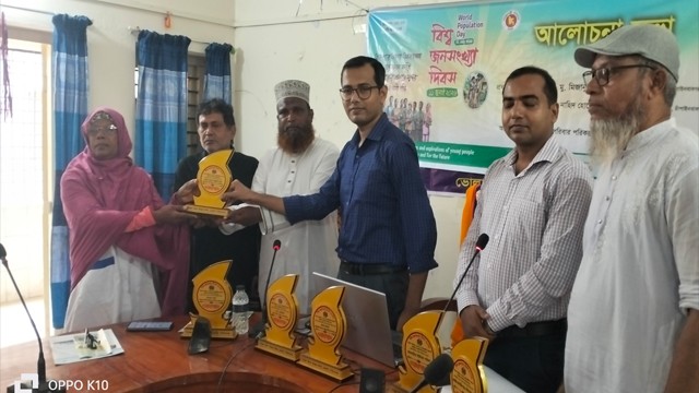 ভোলাহাটে বিশ্ব জনসংখ্যা দিবস উপলক্ষে আলোচনা সভা অনুষ্ঠিত