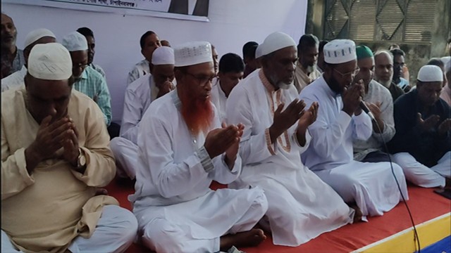 শিবগঞ্জে খালেদা জিয়ার জন্মবার্ষিকীর আলোচনা সভা ও এতিমদের মাঝে খাবার বিতরণ