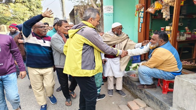 চাঁপাইনবাবগঞ্জ পৌরসভার ৮নং ওয়ার্ডে বিএনপি নেতা হারুনের গনসংযোগ
