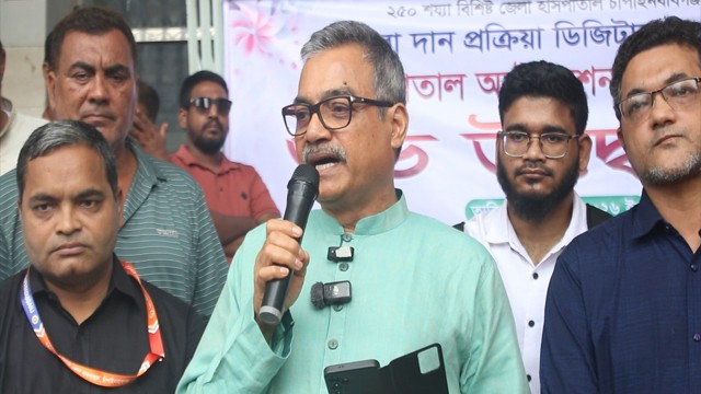 চাঁপাইনবাবগঞ্জ জেলা হাসপাতালে ডিজিটালাইজেশন প্রক্রিয়ার শুভ উদ্বোধন