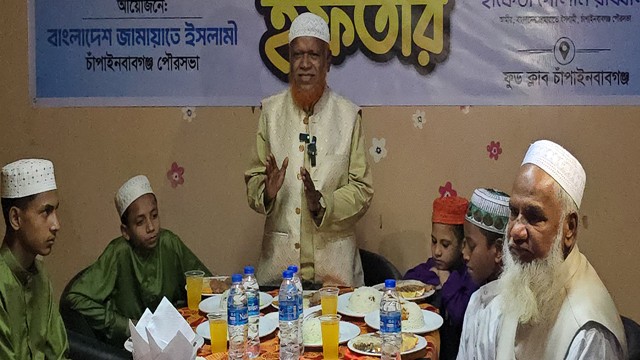 ইয়াতিমদের সাথে ইফতার করলেন চাঁপাইনবাবগঞ্জ-৩ আসনের সংসদ সদস্য নুরুল ইসলাম ‍বুলবুল