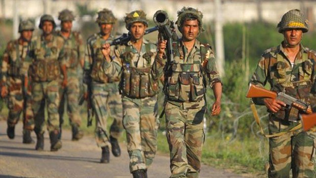কাশ্মিরে অভিযানে গিয়ে খাদে পড়ে ভারতীয় সেনাবাহিনীর লেফটেন্যান্ট নিহত