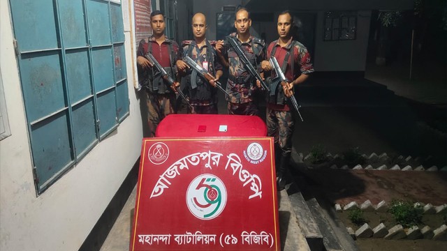 সীমান্তে ৫৯ বিজিবির অভিযানে ভারতীয় চোরাই মোবাইল ফোন জব্দ