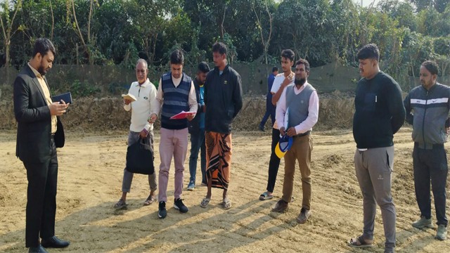 চাঁপাইনবাবগঞ্জে ফসলি জমির টপসয়েল কাটায় ৫০ হাজার টাকা জরিমানা