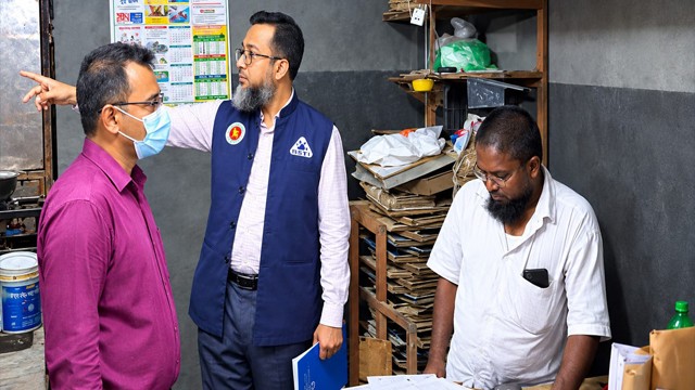 রাজশাহীতে বিএসটিআই’র অনুমোদনহীন বেকারীকে দশ হাজার টাকা জরিমানা