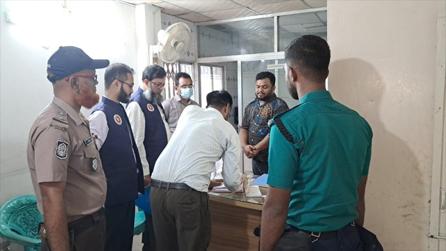 বিএসটিআই’র অনুমোদনহীন পানি ও কেক কারখানা, রাজশাহীতে দুই প্রতিষ্ঠানকে জরিমানা