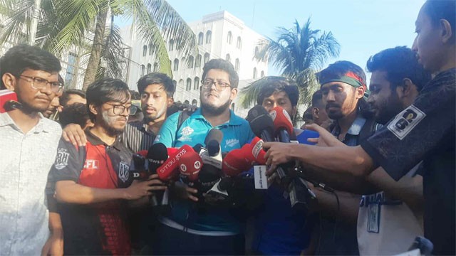 কমিটি প্রত্যাখ্যান, ৫ দাবি ঘোষণা করে অনড় প্রকৌশল শিক্ষার্থীরা