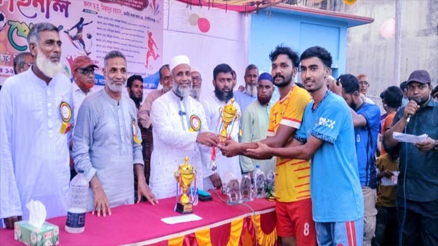 নাচোলে বর্ষাকালীন মিনিবার ফুটবল টুর্নামেন্টের ফাইনাল খেলা অনুষ্ঠিত