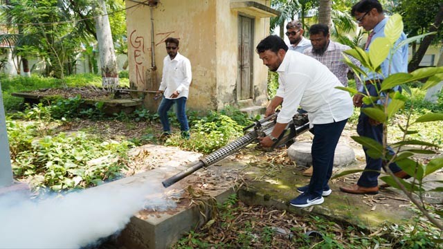 ডেঙ্গু প্রতিরোধে রাসিকের তিন মাসব্যাপী কর্মসূচি: ফগার স্প্রে ও বিশেষ পরিচ্ছন্নতা কার্যক্রমের উদ্বোধন