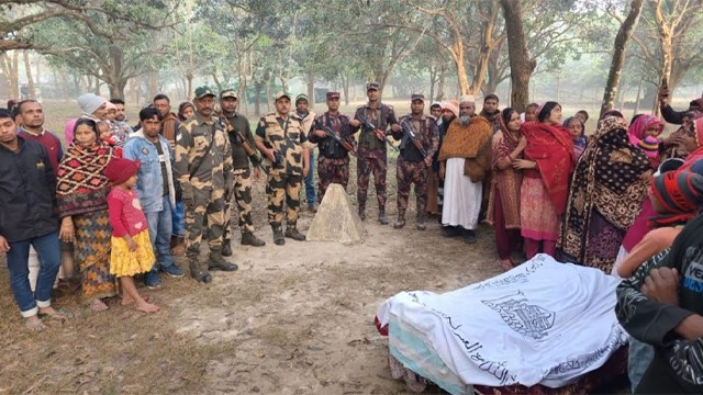 সীমান্তের শূন্যরেখায় মাকে শেষবারের মতো দেখলেন মেয়ে