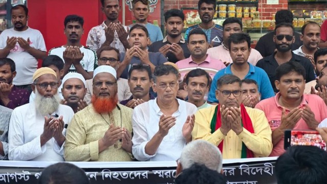 চাঁপাইনবাবগঞ্জে বিএনপির দোয়া ও মৌন মিছিল
