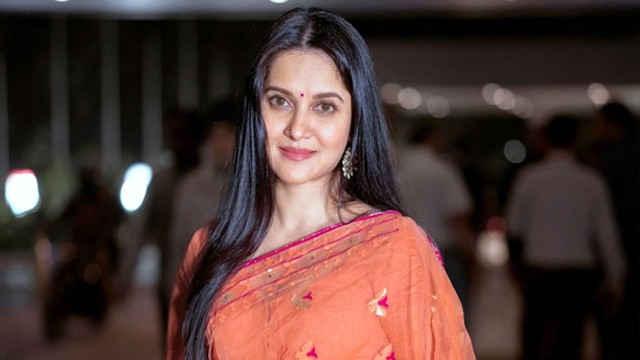 মাঝরাতে সুখবর দিলেন মিথিলা