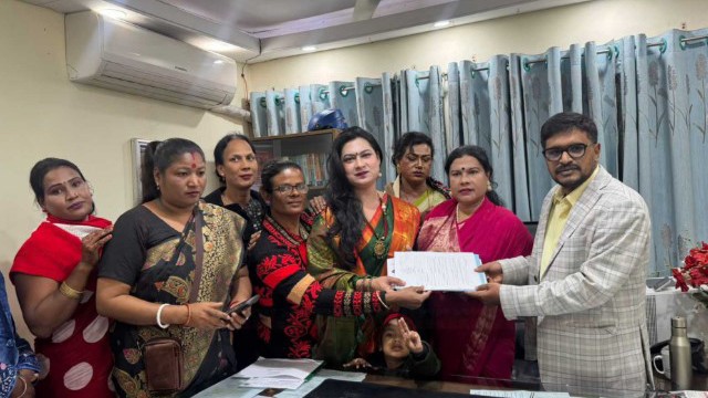 রংপুর-৩ আসনে মনোনয়ন ফরম তুললেন তৃতীয় লিঙ্গের রানী