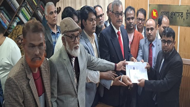 চাঁপাইনবাবগঞ্জ-৩ আসনে বিএনপি নেতা হারুনুর রশীদের মনোনয়নপত্র সংগ্রহ