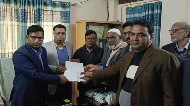 চাঁপাইনবাবগঞ্জ-১ আসনে বিএনপি প্রার্থীর মনোনয়ন সংগ্রহ