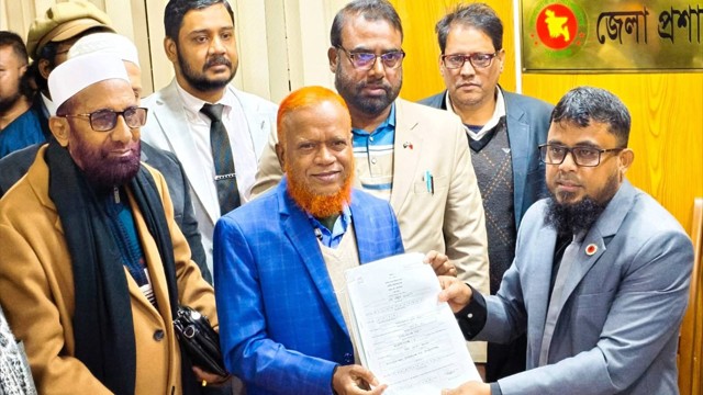 চাঁপাইনবাবগঞ্জ-৩ (সদর)আসনে নূরুল ইসলাম বুলবুলের মনোনয়নপত্র দাখিল