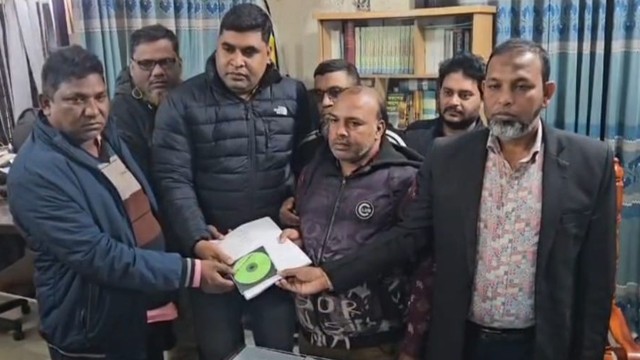 চাঁপাইনবাবগঞ্জ-২ আসনে বিএনপি নেতা তুহিনের পক্ষে মনোনয়ন সংগ্রহ