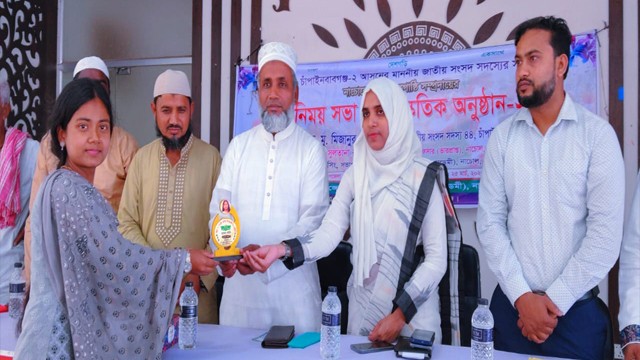 নাচোলে ক্ষুদ্র নৃ-গোষ্ঠী সম্প্রদায়ের সাথে এমপি মিজানুর রহমানের মতবিনিময়